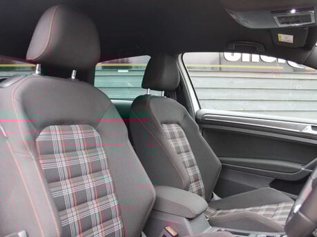 Volkswagen Golf 2.0 Golf GTi Performance TSi 3dr 