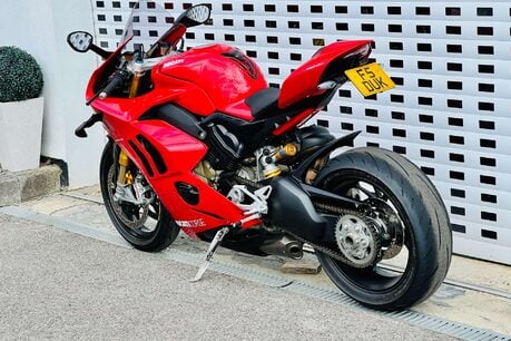 Ducati Panigale V4 Panigale V4S 23