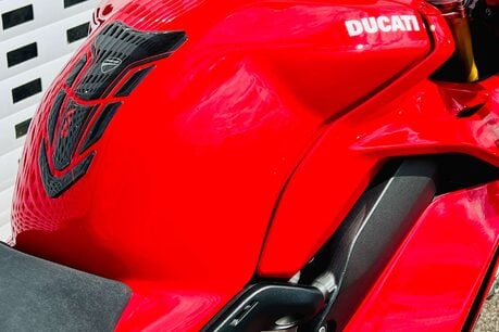 Ducati Panigale V4 Panigale V4S 13