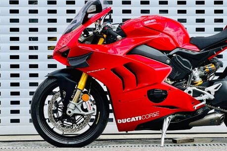 Ducati Panigale V4 Panigale V4S 27
