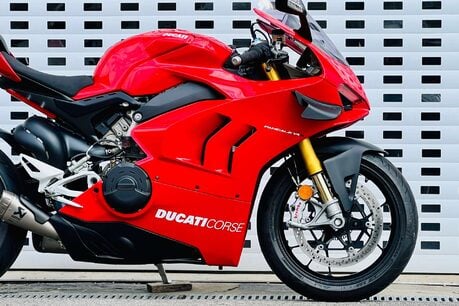 Ducati Panigale V4 Panigale V4S 9