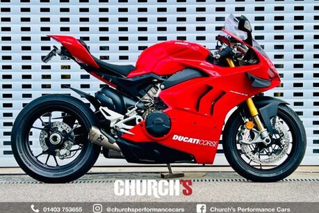 Ducati Panigale V4 Panigale V4S 1