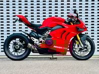 Ducati Panigale V4 Panigale V4S 1