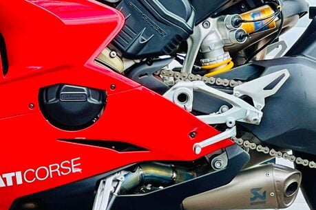 Ducati Panigale V4 Panigale V4S 30
