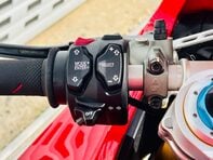 Ducati Panigale V4 Panigale V4S 15