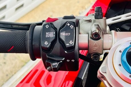 Ducati Panigale V4 Panigale V4S 15