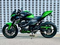 Kawasaki ZR Z800 18