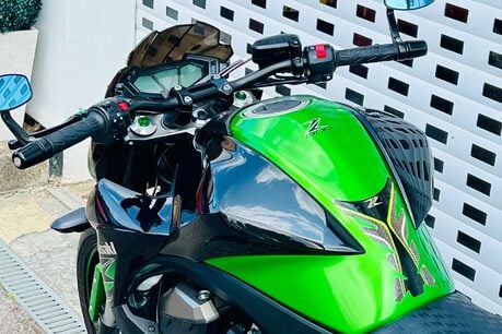 Kawasaki ZR Z800 27