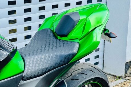 Kawasaki ZR Z800 25