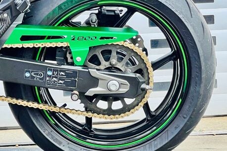 Kawasaki ZR Z800 30