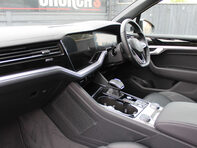 Volkswagen Touareg 3.0 Touareg V6 Black Edition TDI Auto 4WD 5dr 19