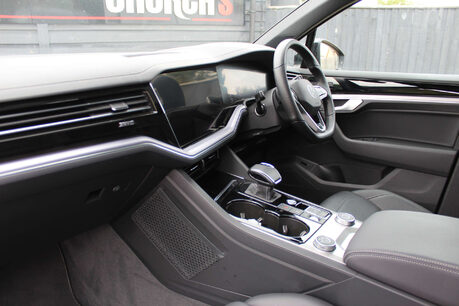 Volkswagen Touareg 3.0 Touareg V6 Black Edition TDI Auto 4WD 5dr 19