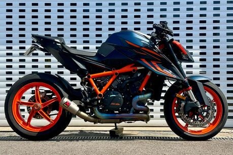 KTM 1290 1290 Super Duke R 14