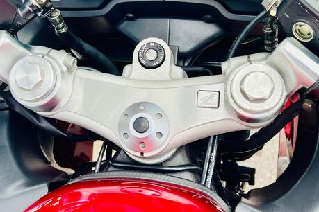 Honda CBR 1100 Sports Tourer Petrol Manual (166 ps) 16