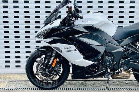 Kawasaki ZX Ninja 1000 SX 25
