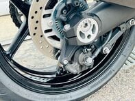 Kawasaki ZX Ninja 1000 SX 12