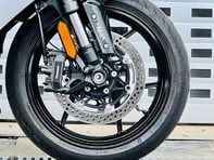 Kawasaki ZX Ninja 1000 SX 9