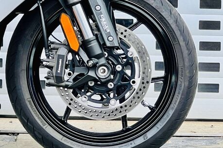 Kawasaki ZX Ninja 1000 SX 9