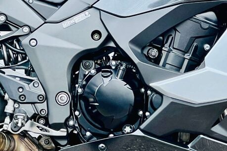 Kawasaki ZX Ninja 1000 SX 15