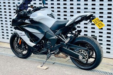 Kawasaki ZX Ninja 1000 SX 24