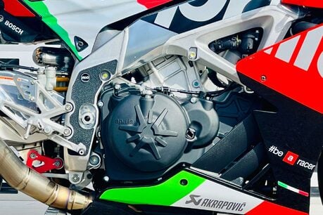 Aprilia RSV RSV 4 1000 RF 9