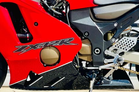 Kawasaki ZX ZX12-R 26