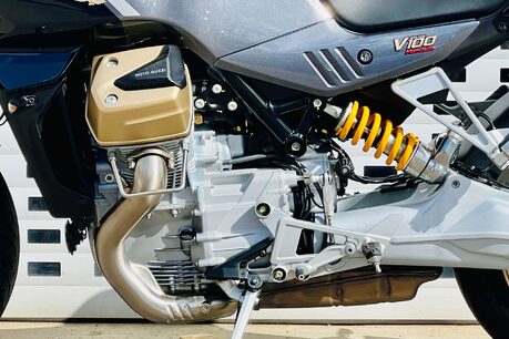 Moto Guzzi V100 Mandello V100 Mandello S 32