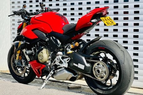 Ducati Streetfighter V4 Streetfighter V4 S 24
