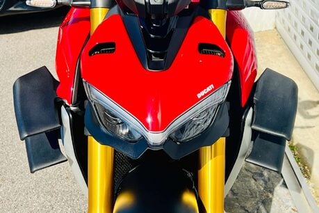 Ducati Streetfighter V4 Streetfighter V4 S 10
