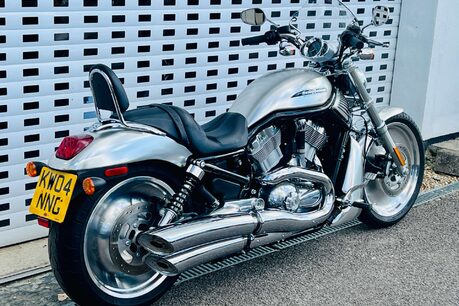 Harley-Davidson V-Rod VRSCB 2