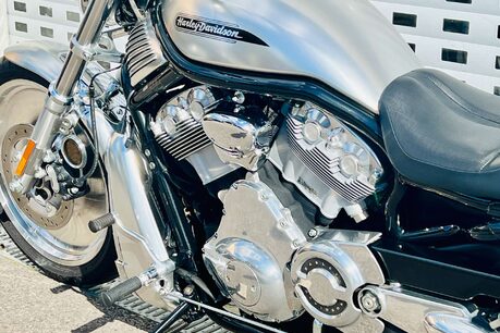 Harley-Davidson V-Rod VRSCB 28