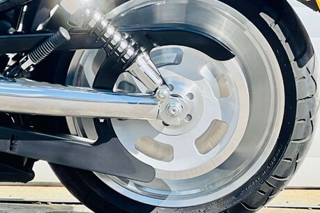 Harley-Davidson V-Rod VRSCB 24