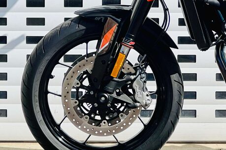 KTM Duke 790 Duke 23