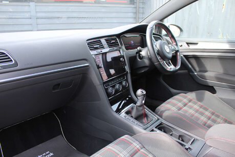 Volkswagen Golf 2.0 Golf GTi Performance TSi 3dr 17