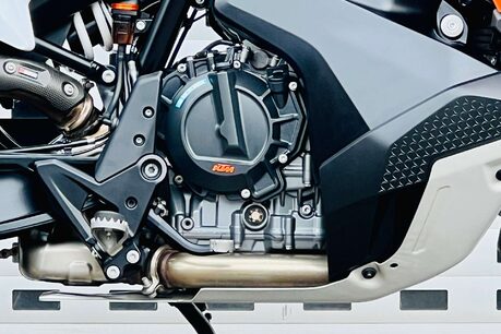 KTM Adventure 890 Adventure 8