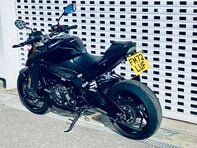 Suzuki GSX GSXS 1000 27