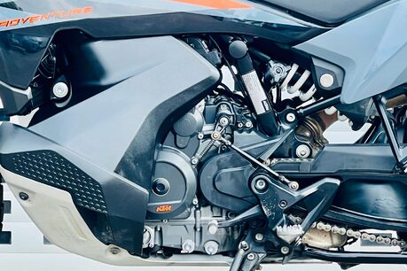 KTM Adventure 890 Adventure 23