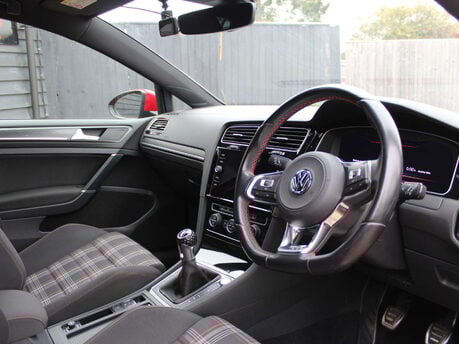 Volkswagen Golf 2.0 Golf GTi Performance TSi 5dr 