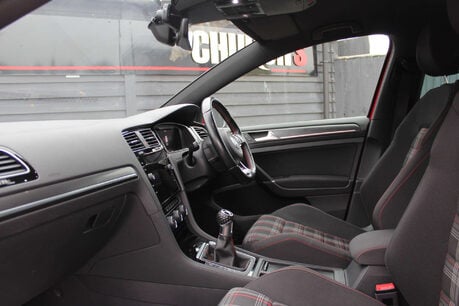 Volkswagen Golf 2.0 Golf GTi Performance TSi 5dr 17