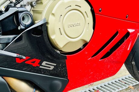Ducati Panigale V4 Panigale V4S 20
