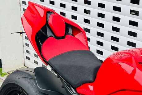 Ducati Panigale V4 Panigale V4S 11