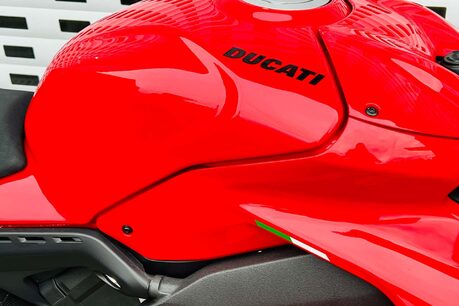 Ducati Panigale V4 Panigale V4S 14