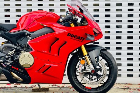 Ducati Panigale V4 Panigale V4S 9