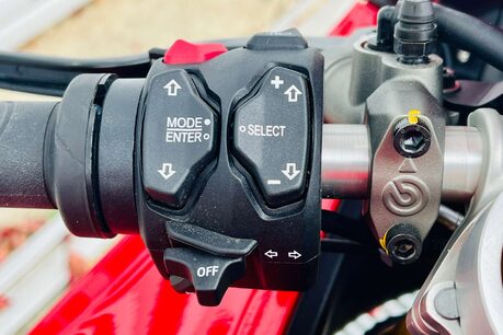 Ducati Panigale V4 Panigale V4S 12