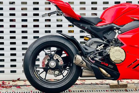 Ducati Panigale V4 Panigale V4S 8