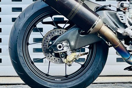 Aprilia RSV RSV 4 Factory 7