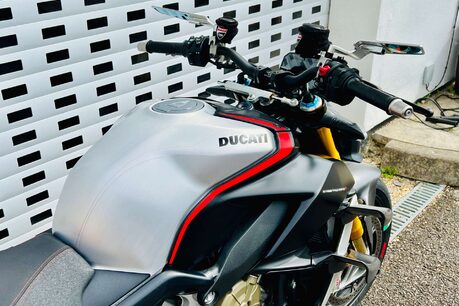 Ducati Streetfighter V4 SP Streetfighter V4 18