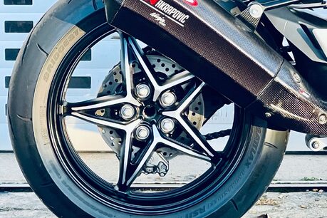 Kawasaki ZX Ninja H2 9