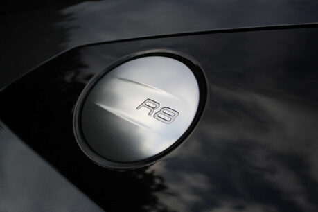 Audi R8 5.2 R8 V10 Quattro Semi-Auto 4WD 2dr 18