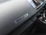 Audi R8 5.2 R8 V10 Quattro Semi-Auto 4WD 2dr 16